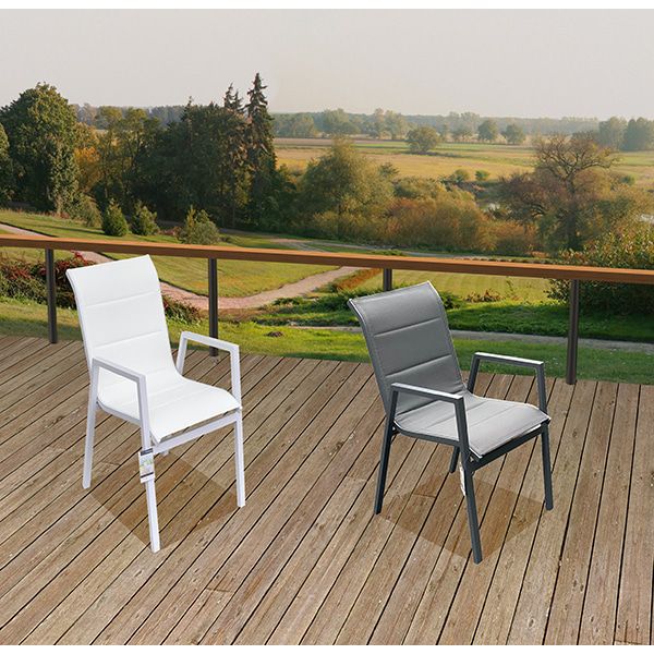 ����� ����